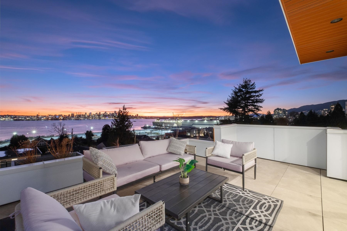 Powder Room Photo of 2 432 E 1st Street, North Vancouver, BC