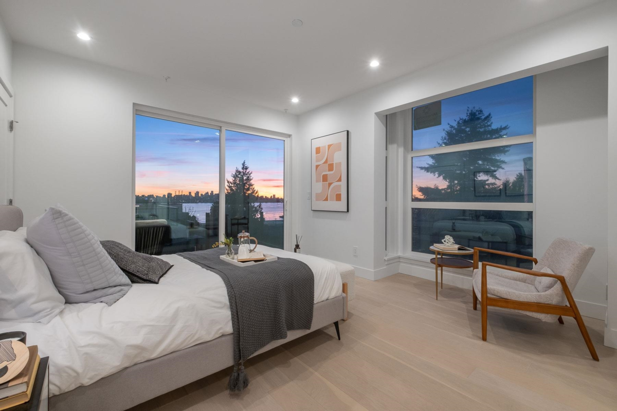 Primary Bathroom Photo of 2 432 E 1st Street, North Vancouver, BC