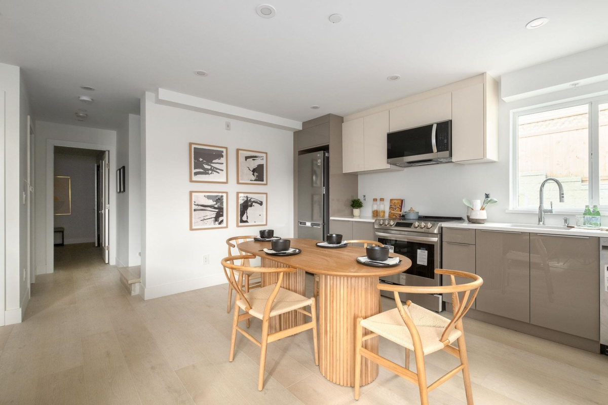 Swimming Pool Photo of 2 432 E 1st Street, North Vancouver, BC