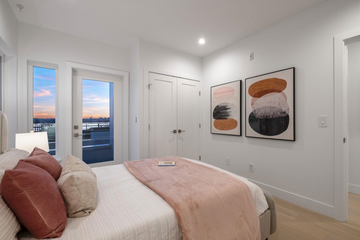 Walk-In Closet Photo of 2 432 E 1st Street, North Vancouver, BC