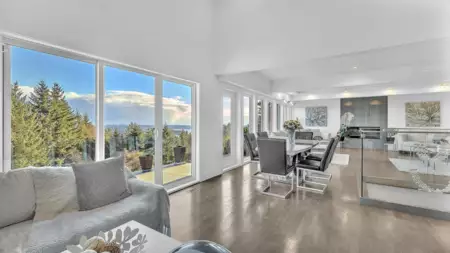 Breakfast Nook Photo of 1135 Groveland Court, West Vancouver, BC