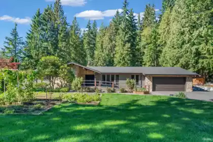 Community Amenities Photo (Clubhouse) of 12643 Garibaldi Street, Maple Ridge, BC