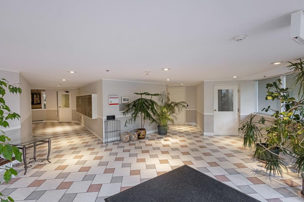 Breakfast Nook Photo of 206 9299 121 Street, Surrey, BC