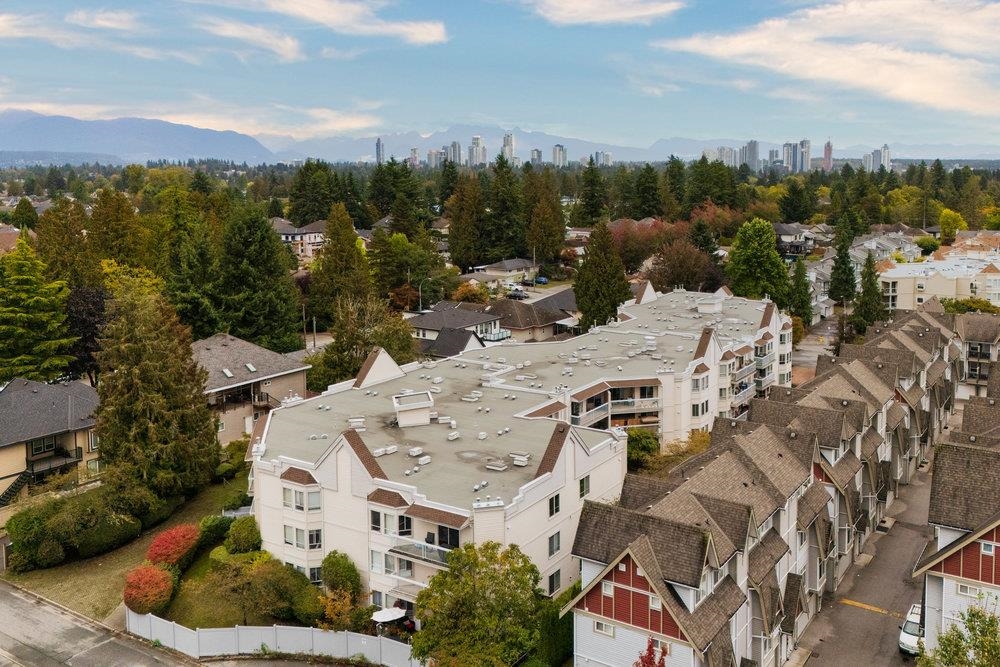 Kitchen Photo of 206 9299 121 Street, Surrey, BC