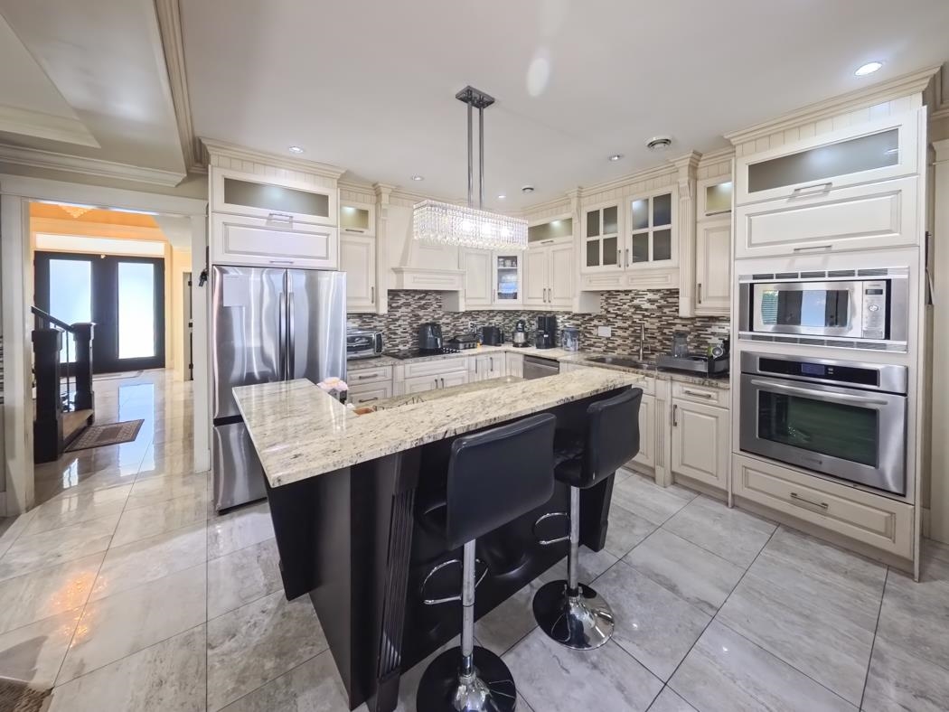 Walk-In Closet Photo of 7420 116a Street, Delta, BC