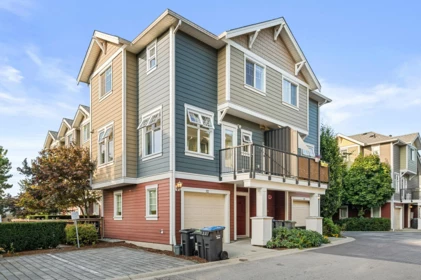 32 1111 Ewen Avenue, New Westminster, BC, New Westminster — Townhouse for sale