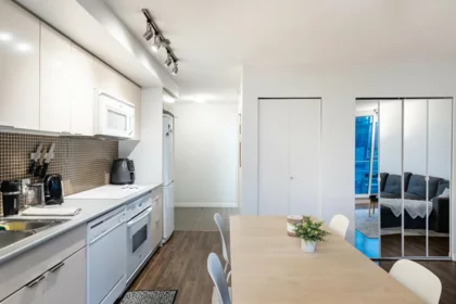 Laundry Room Photo of 1606 233 Robson Street, Vancouver, BC