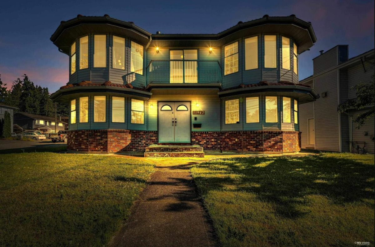 Dining Area Photo of 11942 99 Avenue, Surrey, BC