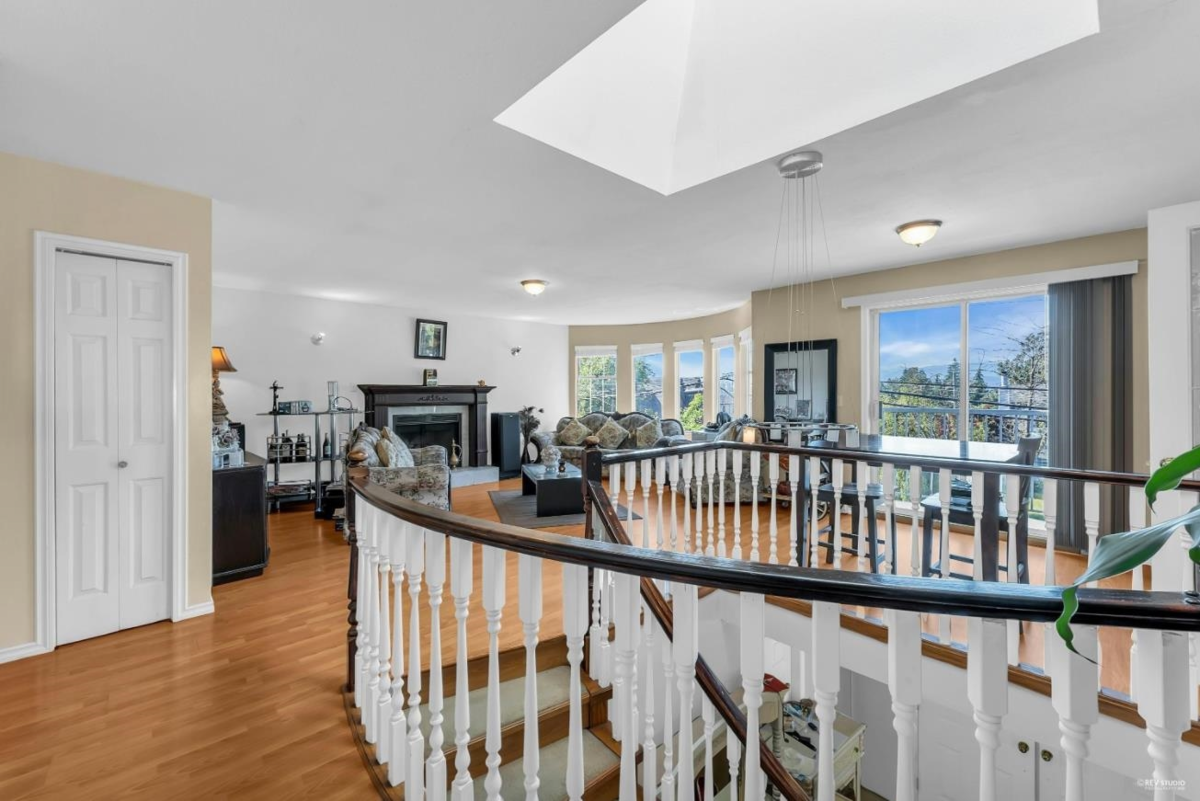 Primary Bathroom Photo of 11942 99 Avenue, Surrey, BC