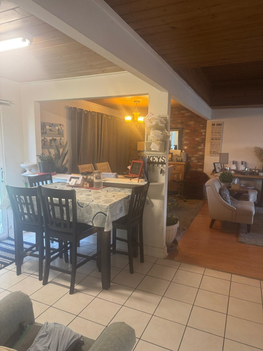 Living Room Photo of 7782 Swanson Drive, Delta, BC