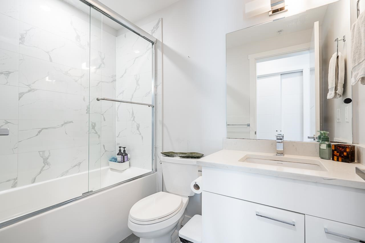 Entry Foyer Photo of 103 19940 Brydon Crescent, Langley, BC