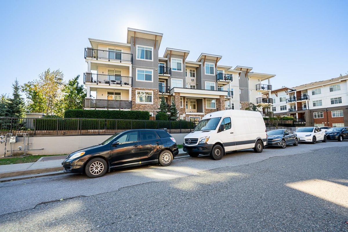 Front Yard Photo of 103 19940 Brydon Crescent, Langley, BC