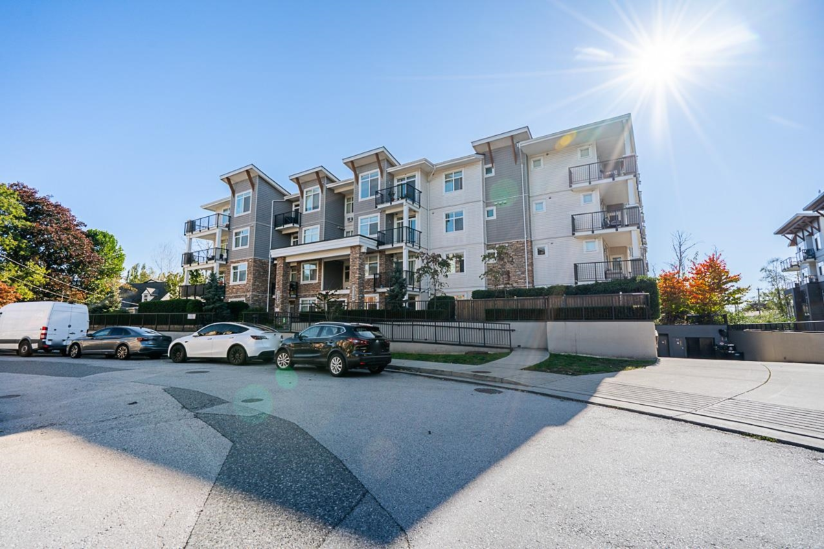 Swimming Pool Photo of 103 19940 Brydon Crescent, Langley, BC