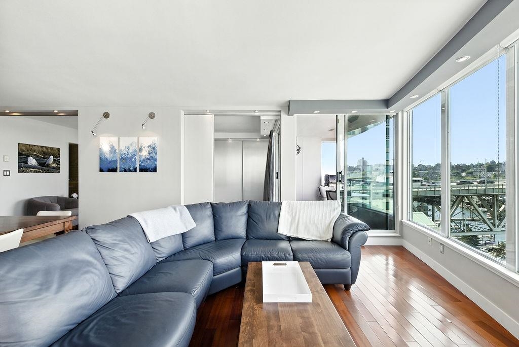 Kitchen Photo of 1405 1500 Howe Street, Vancouver, BC