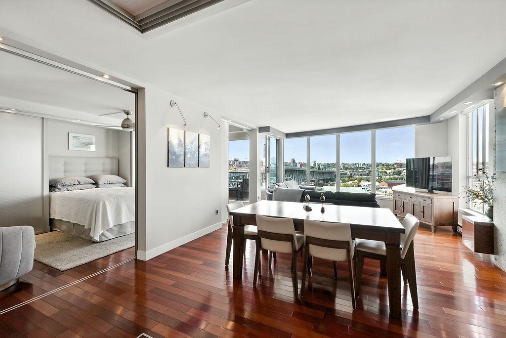 Walk-In Closet Photo of 1405 1500 Howe Street, Vancouver, BC