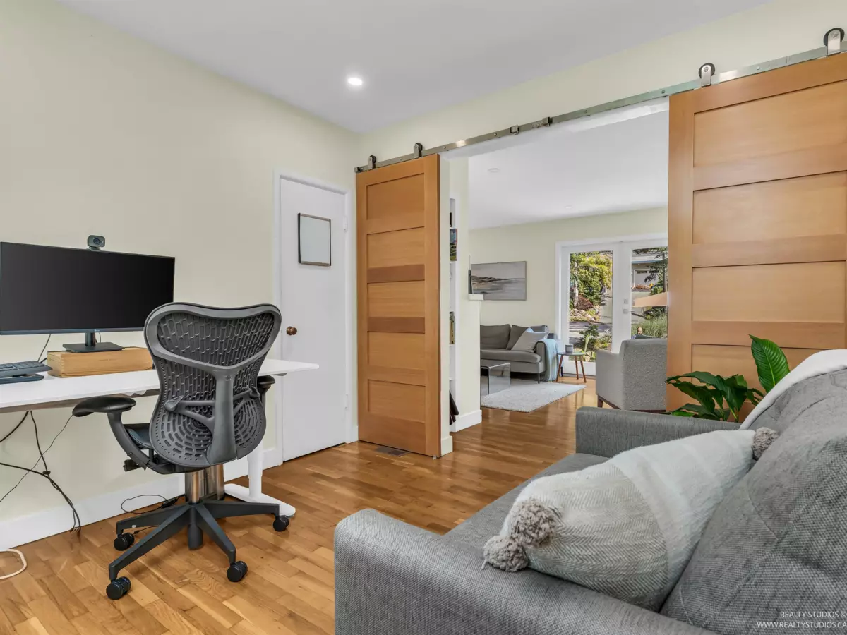 Breakfast Nook Photo of 2433 Philip Avenue, North Vancouver, BC