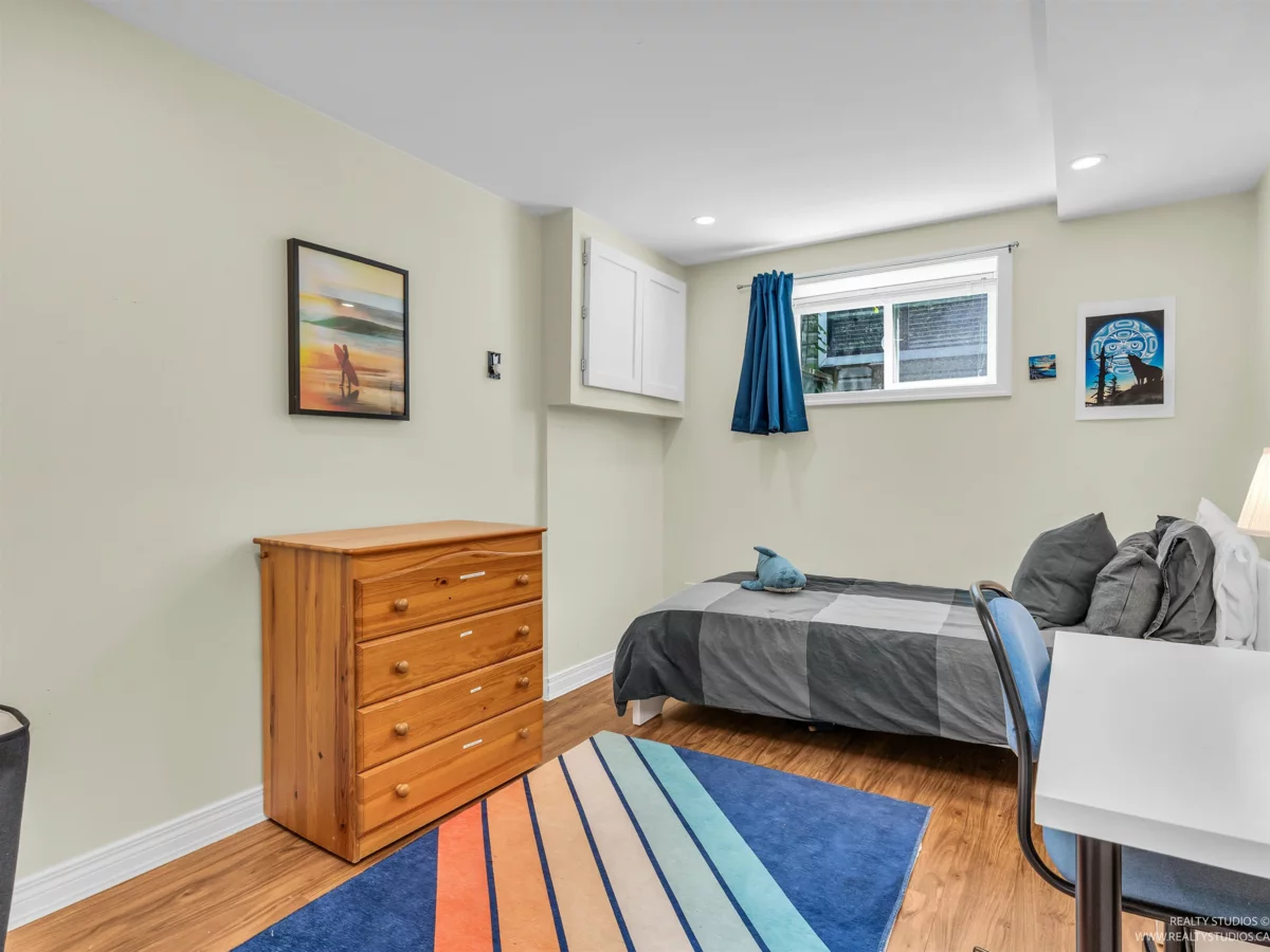 Hallway Photo of 2433 Philip Avenue, North Vancouver, BC