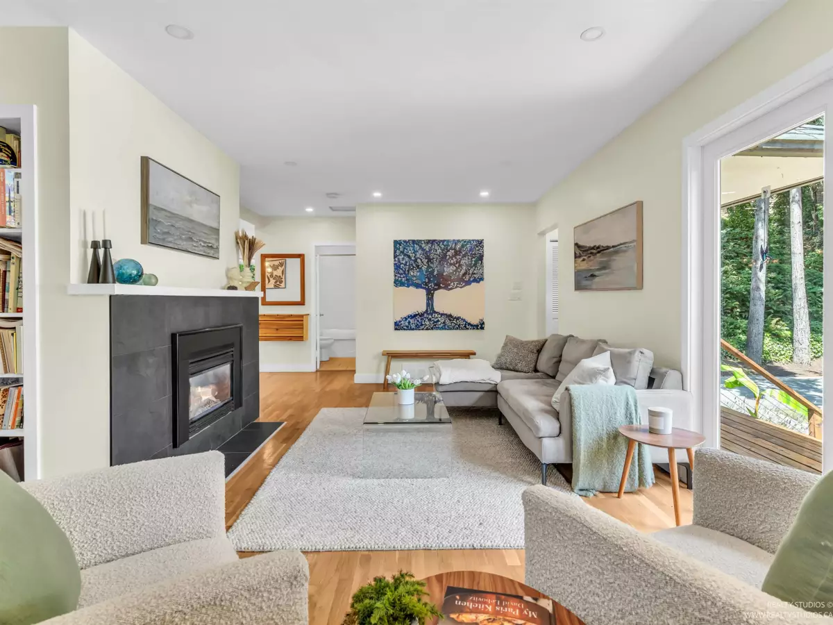 Kitchen Photo of 2433 Philip Avenue, North Vancouver, BC
