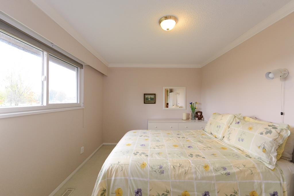 Entry Foyer Photo of 6720 Goldsmith Drive, Richmond, BC