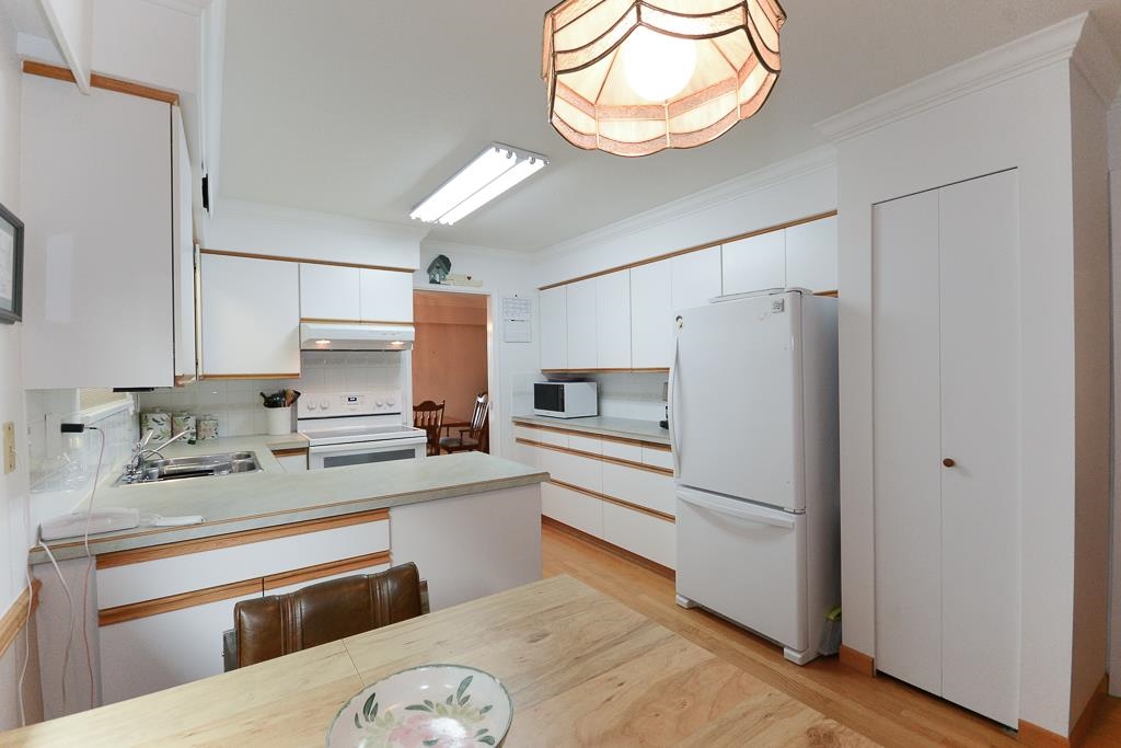 Guest Bathroom Photo of 6720 Goldsmith Drive, Richmond, BC