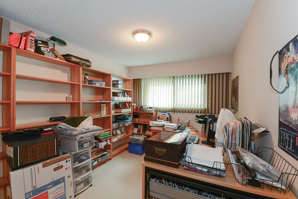 Hallway Photo of 6720 Goldsmith Drive, Richmond, BC