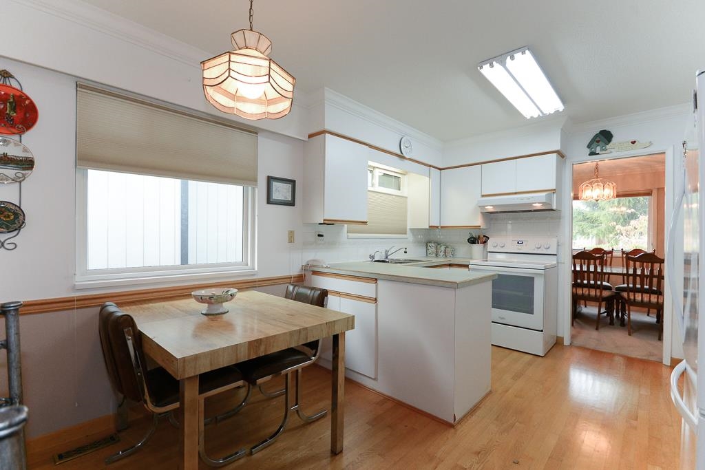 Powder Room Photo of 6720 Goldsmith Drive, Richmond, BC
