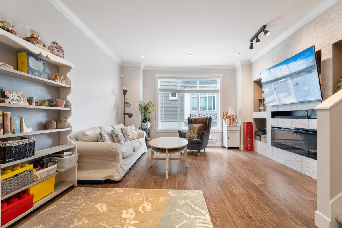 Dining Area Photo of 37 6591 195a Street, Surrey, BC
