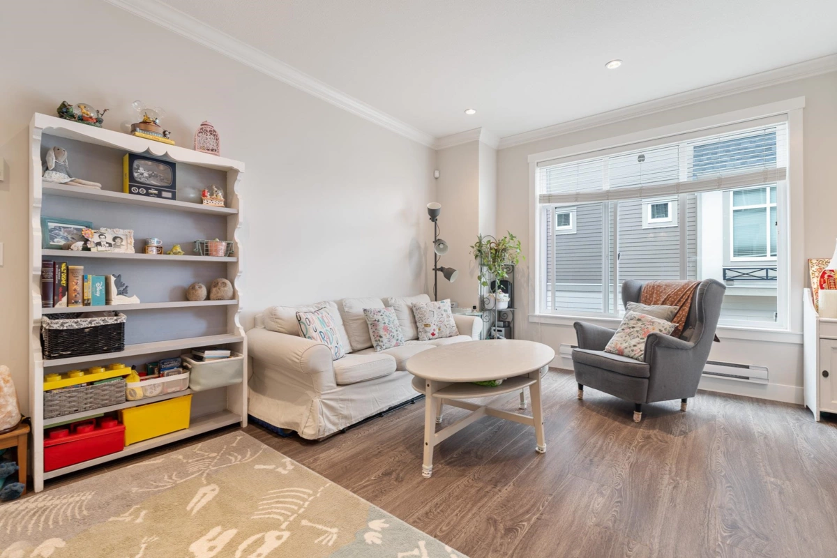 Kitchen Island Photo of 37 6591 195a Street, Surrey, BC