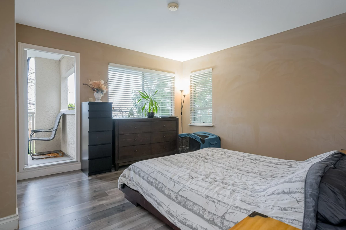 Basement Recreation Room Photo of 101 1225 Merklin Street, White Rock, BC