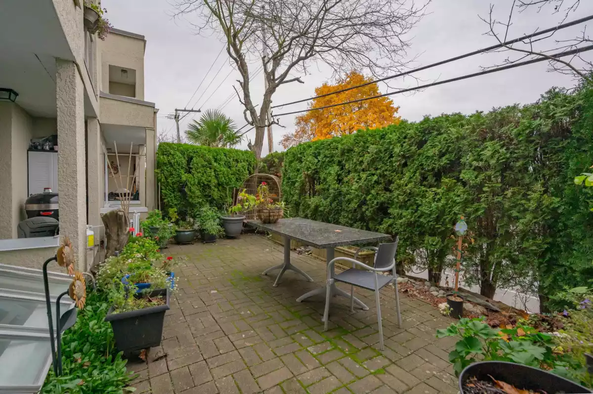Kitchen Photo of 101 1225 Merklin Street, White Rock, BC