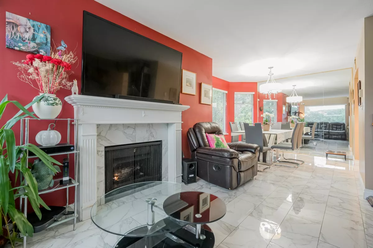 Walk-In Closet Photo of 101 1225 Merklin Street, White Rock, BC