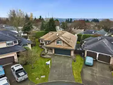 8518 165a Street, Surrey, BC, Surrey — Single Family Residence for sale