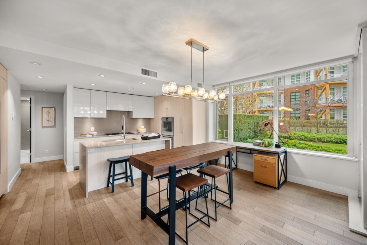Kitchen Island Photo of 204 210 Salter Street, New Westminster, BC