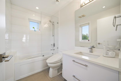 Hallway Photo of 1468 Kings Avenue, West Vancouver, BC