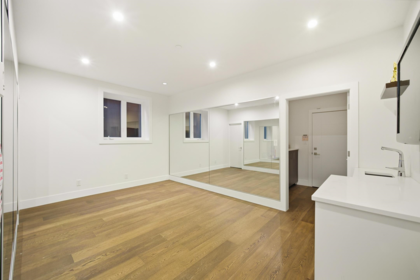 Kitchen Island Photo of 1468 Kings Avenue, West Vancouver, BC