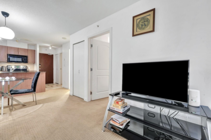 Walk-In Closet Photo of 1506 610 Granville Street, Vancouver, BC