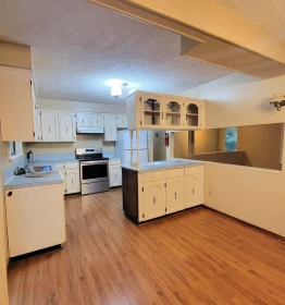 Walk-In Closet Photo of 2240 Oldershaw Road, Roberts Creek, BC
