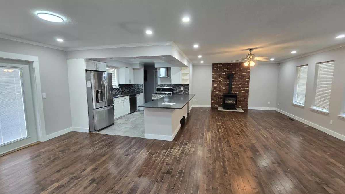 Kitchen Island Photo of 28712 58 Avenue, Abbotsford, BC