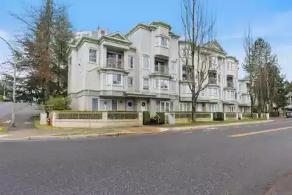 218 15268 105 Avenue, Surrey, BC, Guildford — 1 bed apartment/condo for sale