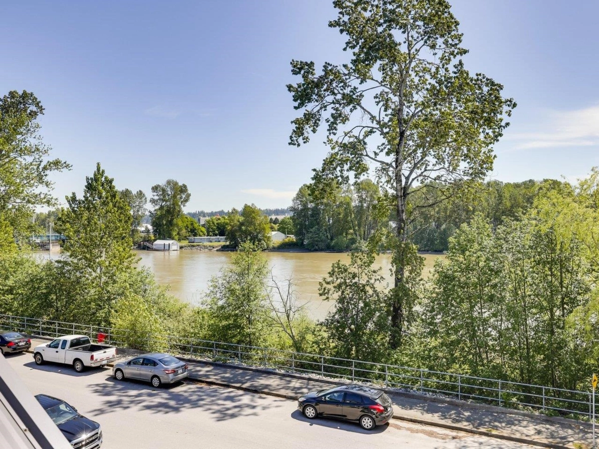 Backyard Photo of 9 100 Wood Street, New Westminster, BC