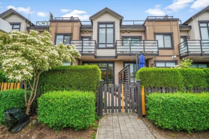 Entry Foyer Photo of 9 100 Wood Street, New Westminster, BC