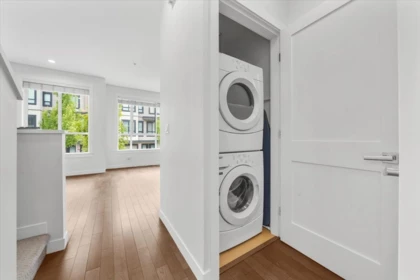Hallway Photo of 9 100 Wood Street, New Westminster, BC