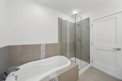 Primary Bathroom Photo of 9 100 Wood Street, New Westminster, BC