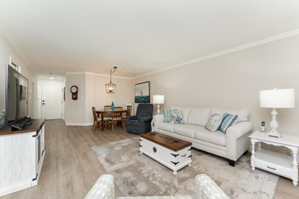 Breakfast Nook Photo of 202 1520 Vidal Street, White Rock, BC