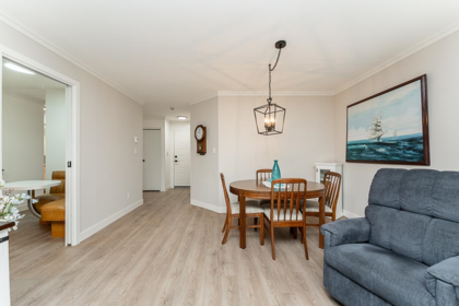 Kitchen Island Photo of 202 1520 Vidal Street, White Rock, BC