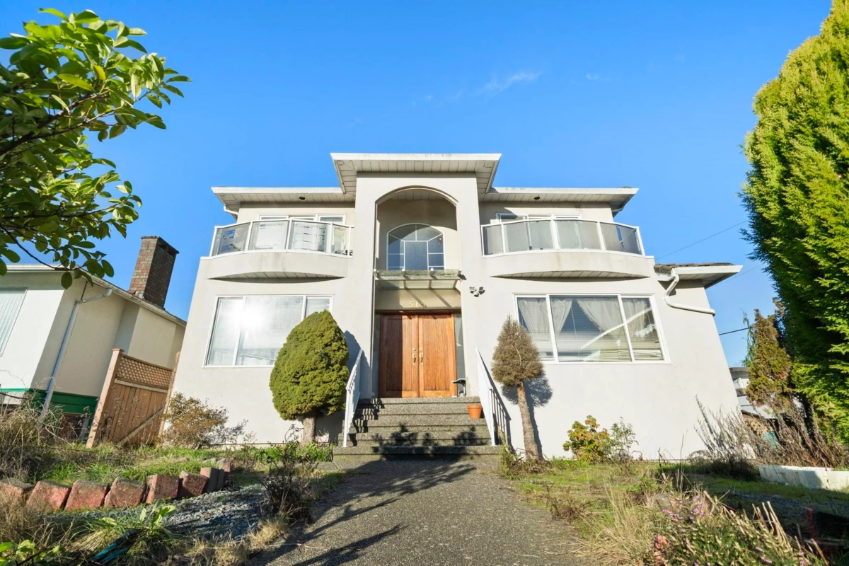 Exterior Front Photo of 515 W 60th Avenue, Vancouver, BC