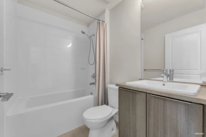 Primary Bathroom Photo of 25 30930 Westridge Place, Abbotsford, BC