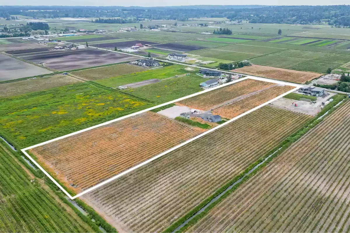 Entry Foyer Photo of 17027 40 Avenue, Surrey, BC