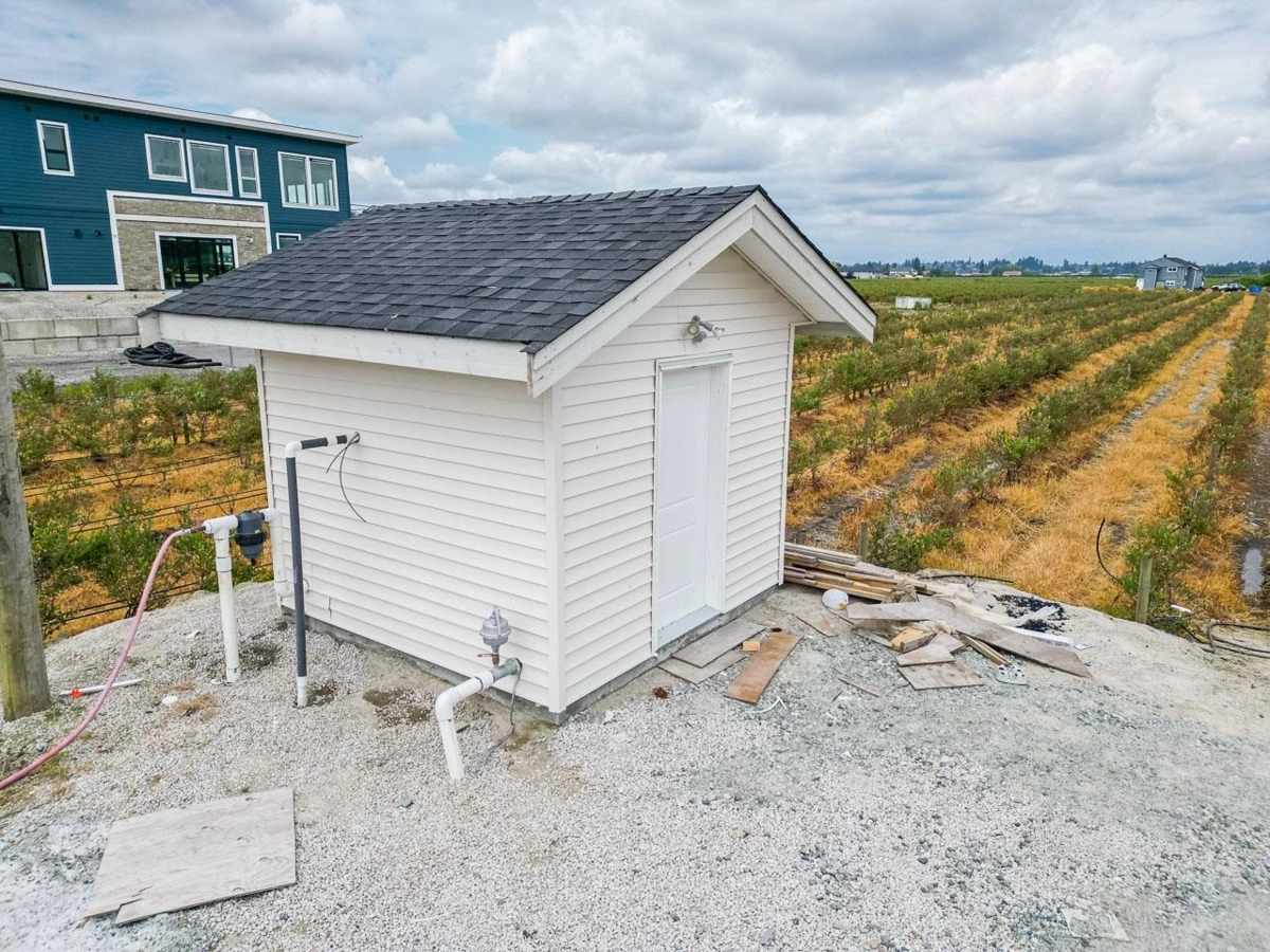 Kitchen Island Photo of 17027 40 Avenue, Surrey, BC