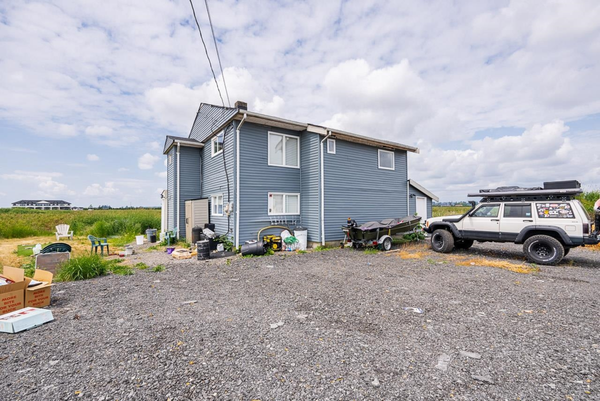 Living Room Photo of 17027 40 Avenue, Surrey, BC